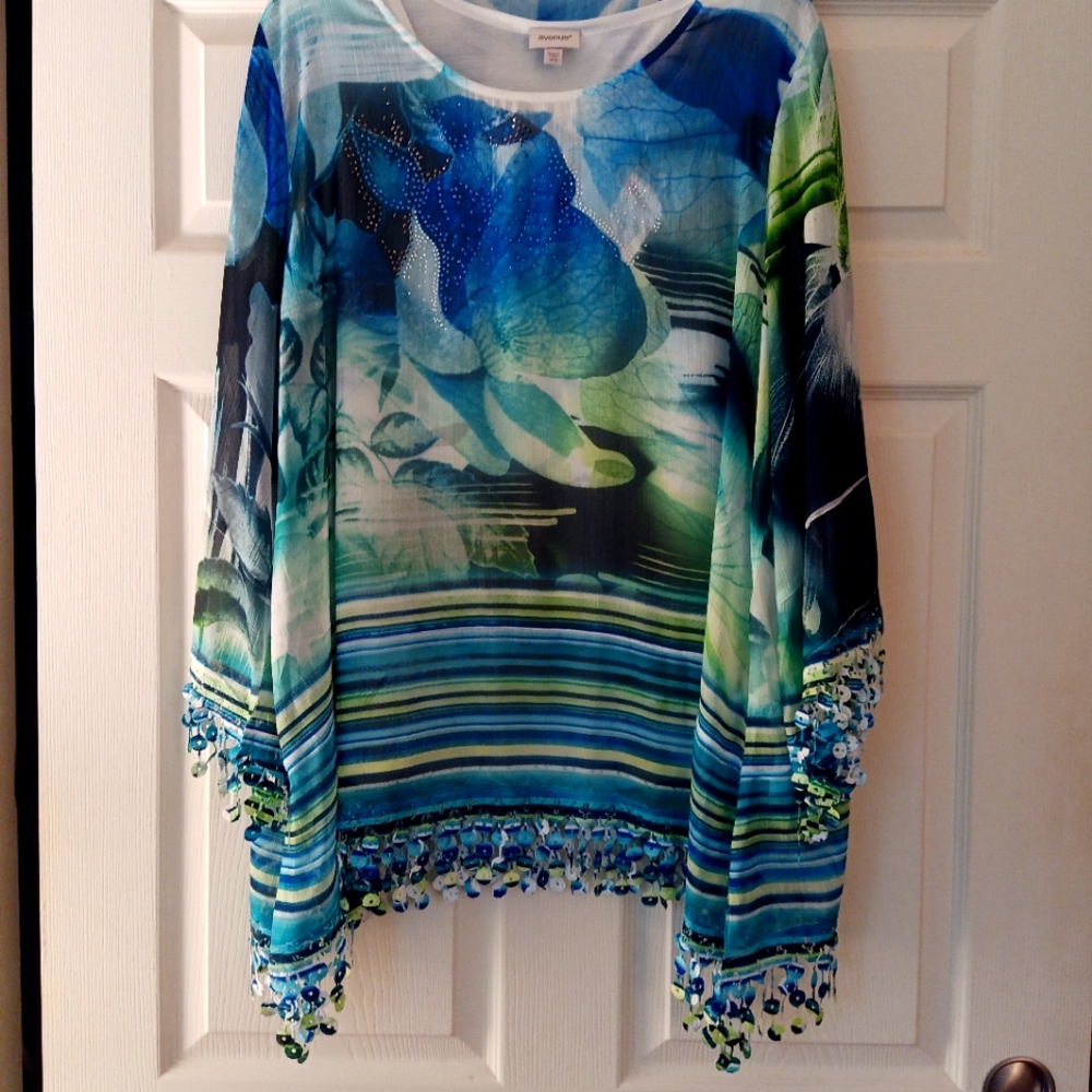 Avenue tunic with white shell attached